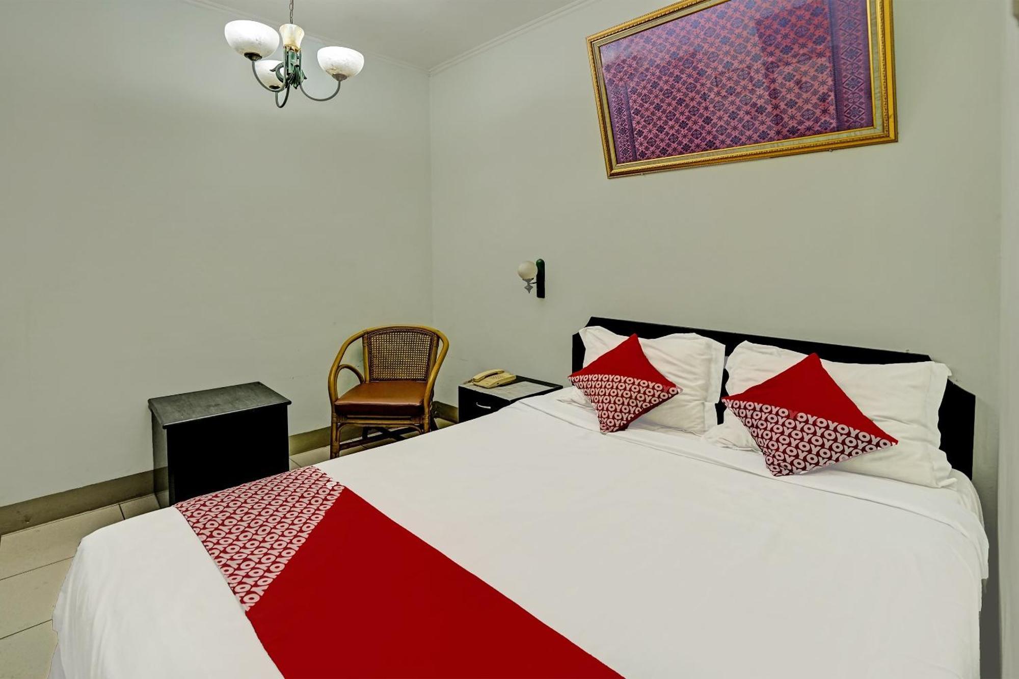 Super Oyo 91805 Hotel Wisma Bari Палембанг Экстерьер фото