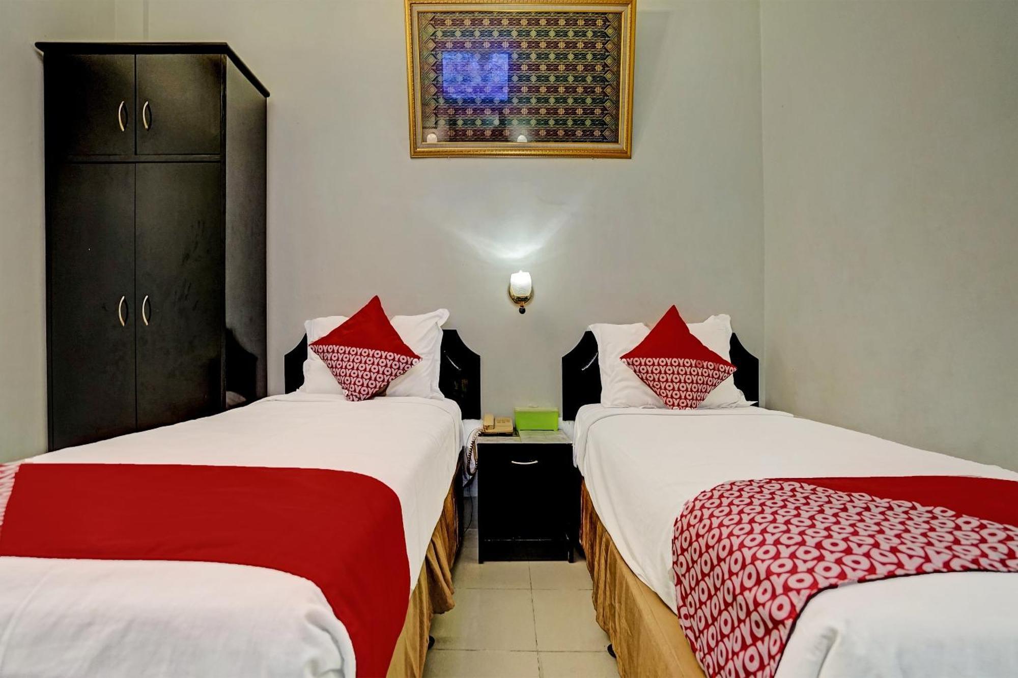 Super Oyo 91805 Hotel Wisma Bari Палембанг Экстерьер фото