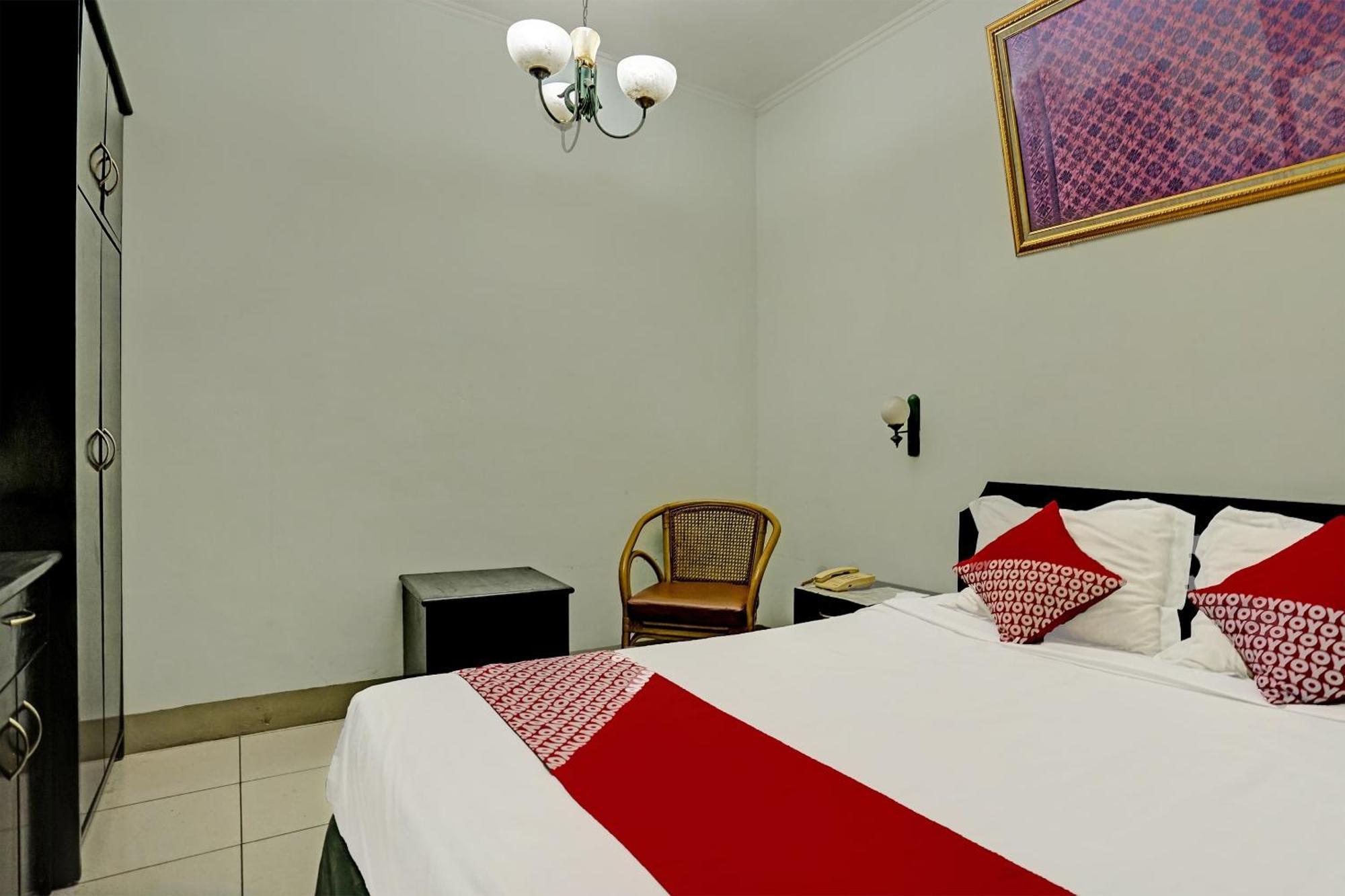 Super Oyo 91805 Hotel Wisma Bari Палембанг Экстерьер фото
